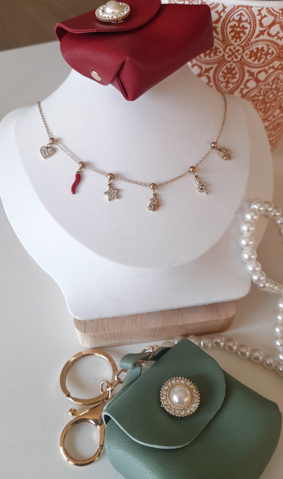 A012 Collana charms corno e portafortuna