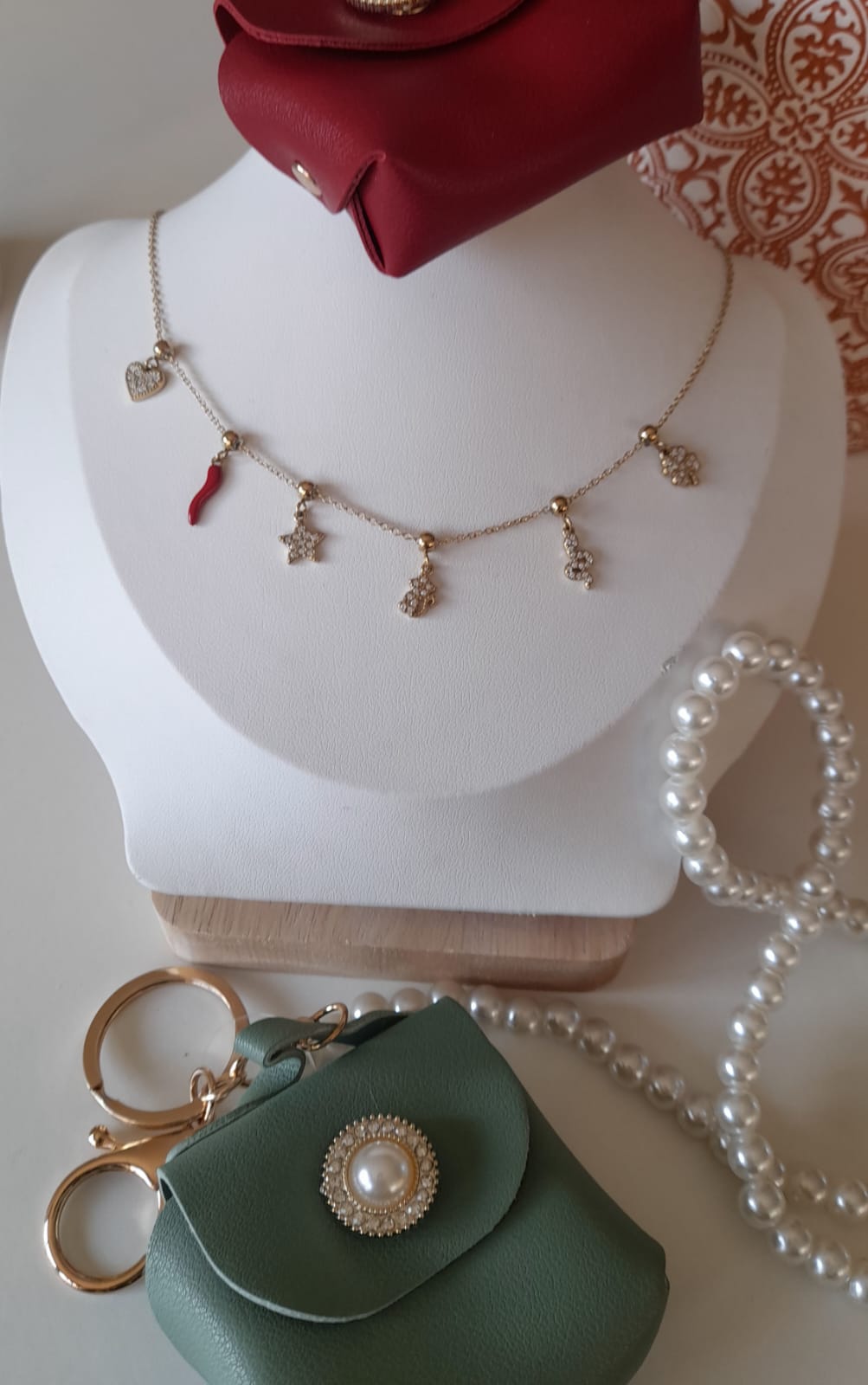 A012 Collana charms corno e portafortuna